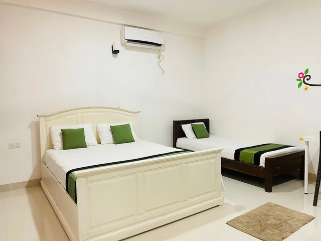 غرفة قياسية ثلاثية بسرير مزدوج وسرير فردي بإطلالة على الحديقة، Seasons Villa 1/1