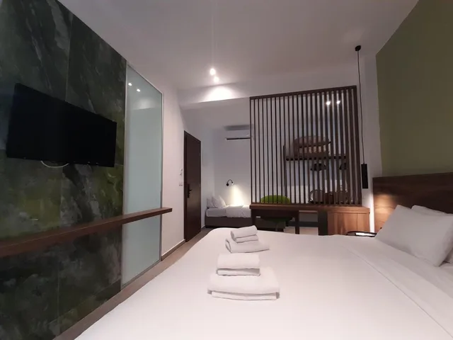 جناح جونيور، Astron Hotel 1/8