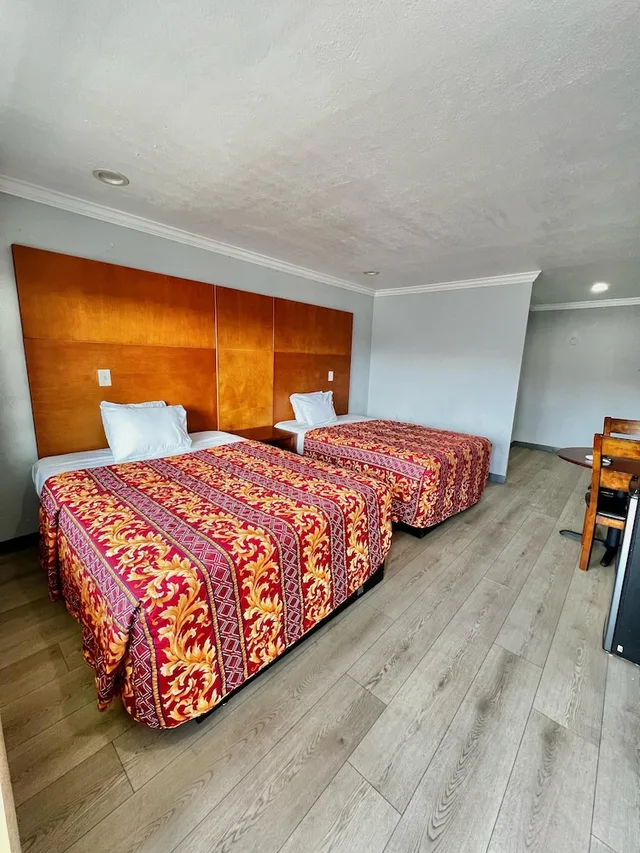 غرفة بسريرين مزدوجين للمدخنين، Aqua Inn Motel 2/3