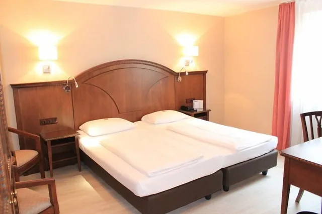 غرفة قياسية بسريرين منفصلين، BURGHOTEL NURNBERG 1/8