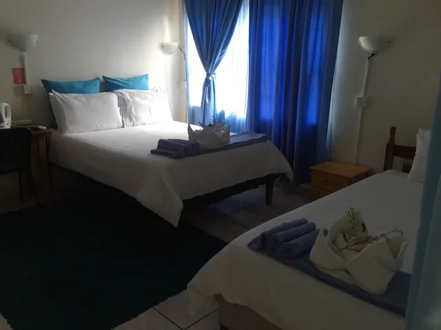 غرفة قياسية بسرير مزدوج، Liya Lodge and Campsite 4/6