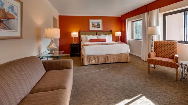Signature, King Bed, Sofa, Jetted Tub, Best Western Plus Arroyo Roble Hotel & Creekside Villas 4/10