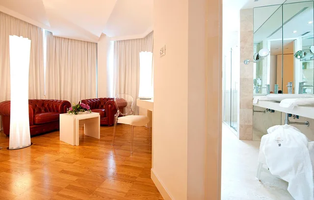 جناح، Hotel Excelsior Vasto 7/10
