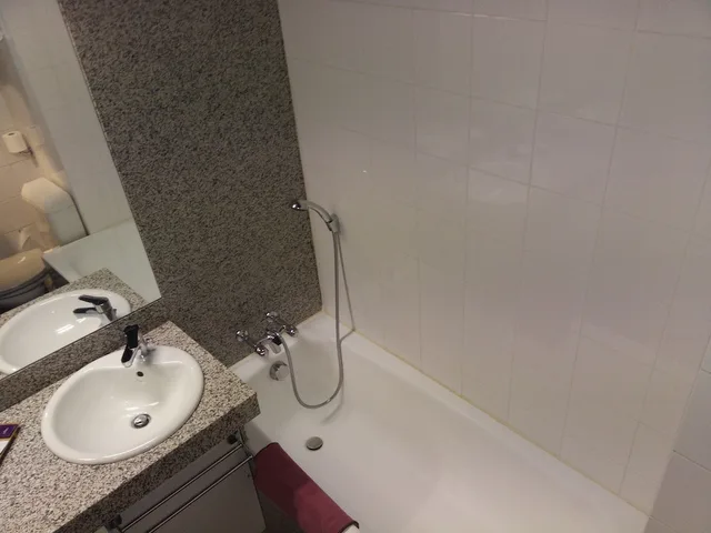 غرفة قياسية بسرير مزدوج، Hotel Gratte - Ciel Ariana 2/2