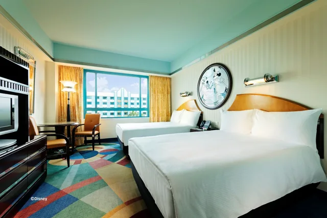 Mickey and Friends Deluxe Room، Disneys Hollywood Hotel 1/5