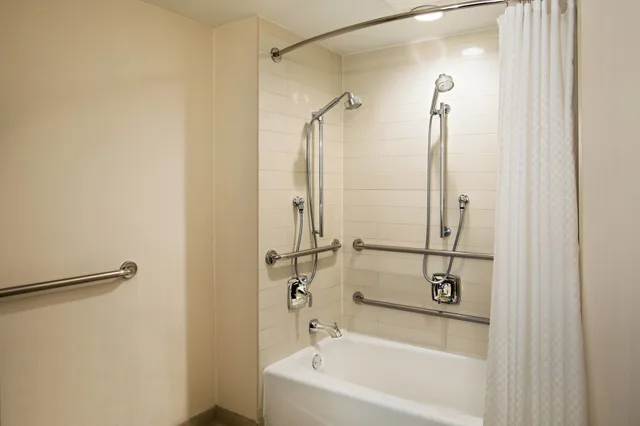 غرفة تقليدية بسرير كينج، The Westin Waltham Boston 6/6