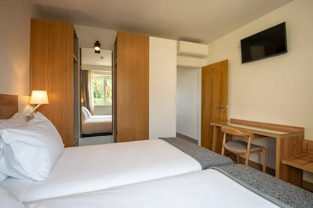 Comfort, Suite, Twin Beds, Pool View, Sofa, Balcony or Terrace, Balcony, Aparthotel Vila Luz 1/5