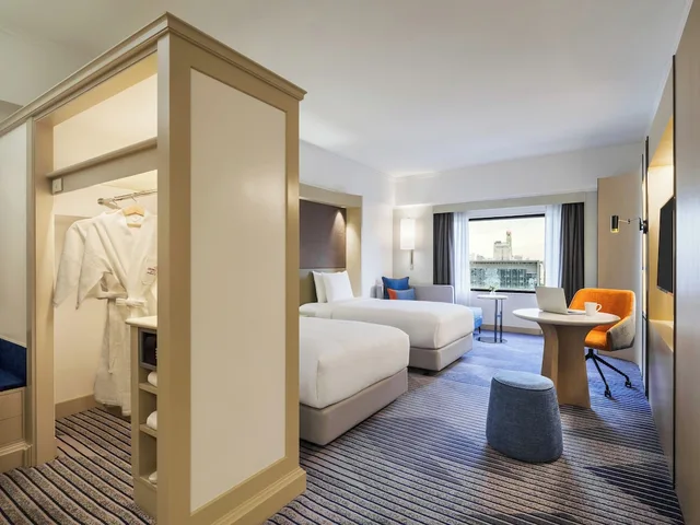 غرفة بريميوم بسريرين منفصلين، Crowne Plaza Bangkok Lumpini Park 2/8
