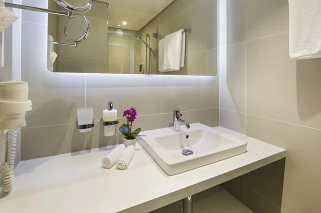 غرفة بسرير كوين، Welcome Inn Comfort 2/3
