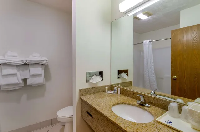 غرفة قياسية بسرير كينج، Comfort Inn Atkins 5/5