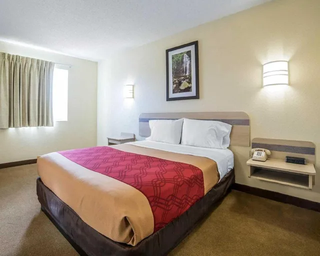 غرفة بسرير كوين بغرفة نوم واحدة، Econo Lodge Belle Fourche, SD 4/9