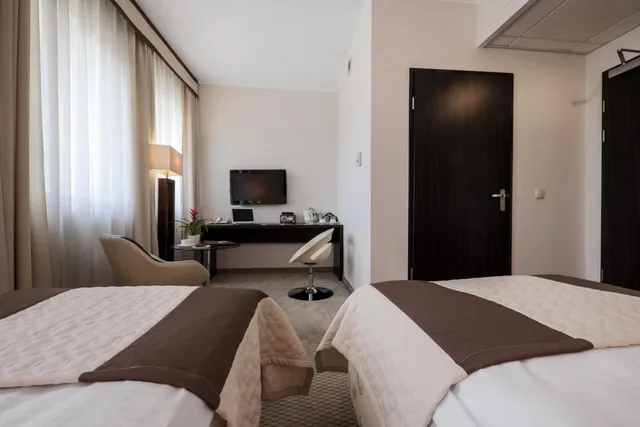 غرفة كبيرة بسريرين منفصلين، Borowiecki Hotel 5/8