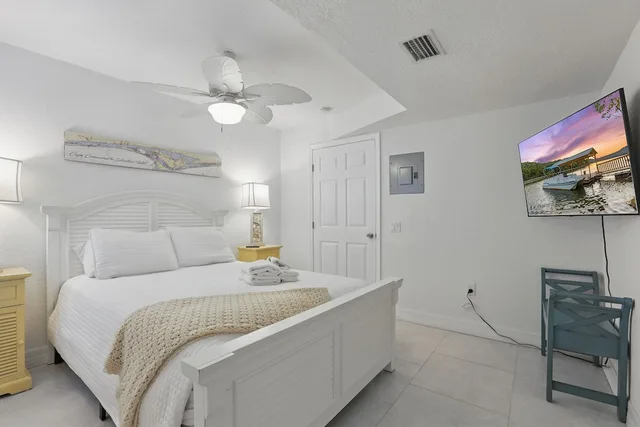Five, Deluxe, Cottage, Queen Bed، Coco Sands Beachside Cottages 1/5