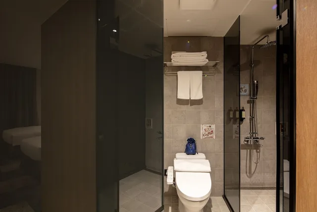 غرفة بريميوم بسريرين منفصلين، Roaders Plus Hotel Theme 6/7