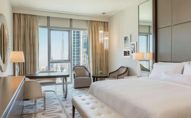 غرفة ديلوكس بسرير مزدوج بإطلالة، Hilton Dubai Al Habtoor City 1/4