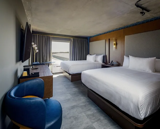 Deluxe, 2 Queen Beds, Stadium View، Belle Of Baton Rouge Casino Hotel 1/3