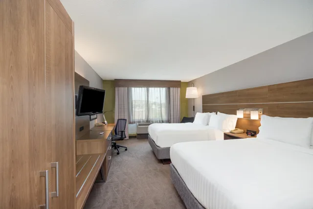 غرفة بسريرين لذوي الإعاقة، Holiday Inn Express Hotel Suites Frankfort 1/1