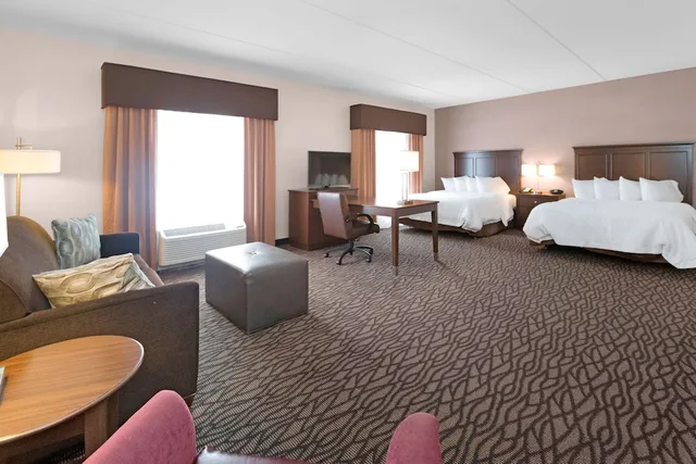 جناح بسريرين كوين، Hampton Inn Butler 2/4