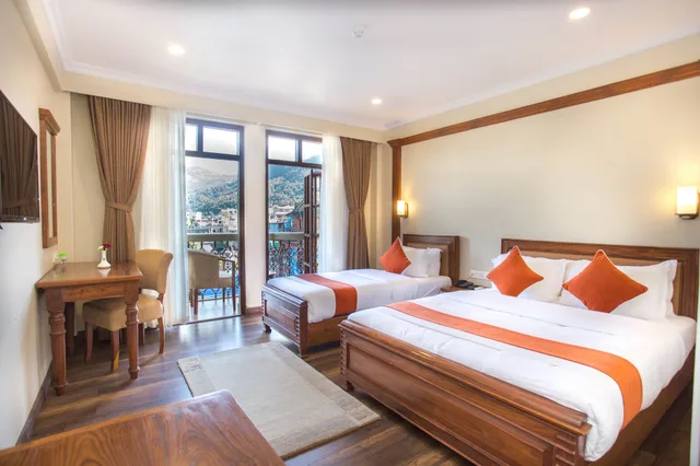 Family, 1 Double and 1 Single Bed, Hotel Portland 1/4