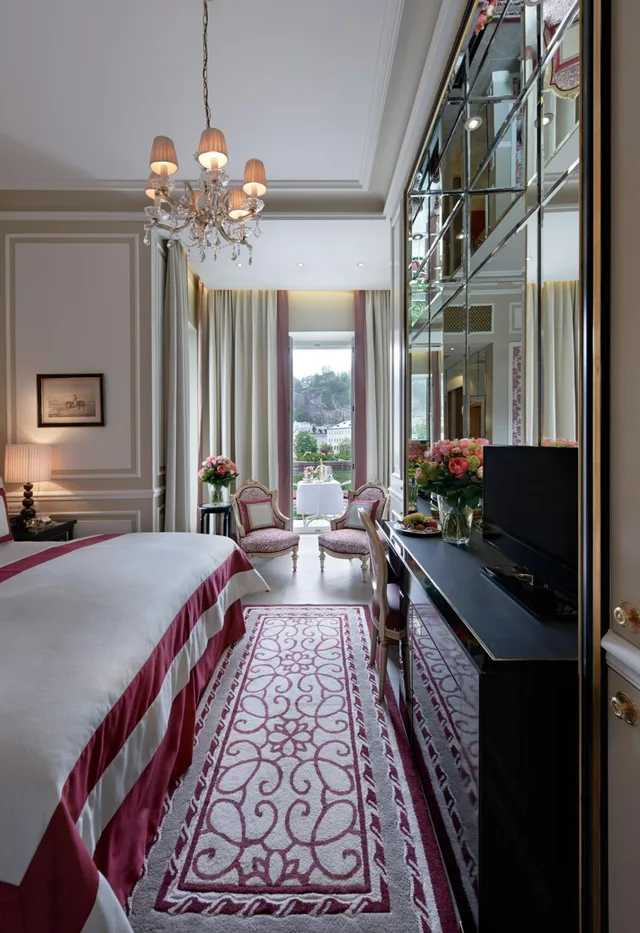 غرفة ديلوكس بسرير مزدوج بإطلالة على النهر، Hotel Sacher Salzburg 1/3