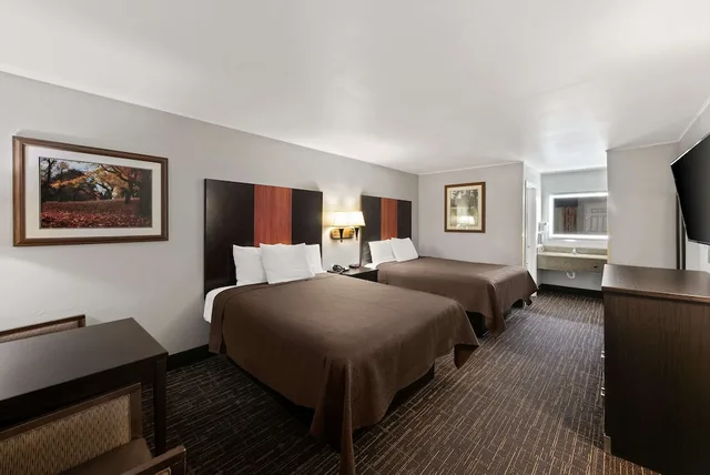 غرفة قياسية بسريرين كوين للمدخنين، Best Western Executive Inn Grove City 3/7