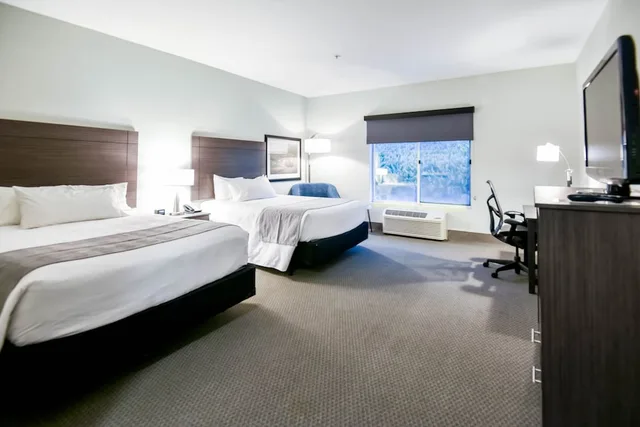 غرفة قياسية بسريرين كوين لذوي الإعاقة، Shutters Hotel 4/8