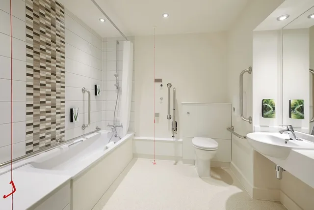 غرفة قياسية بسرير مزدوج لذوي الإعاقة، Premier Inn London City (Old Street) 2/2