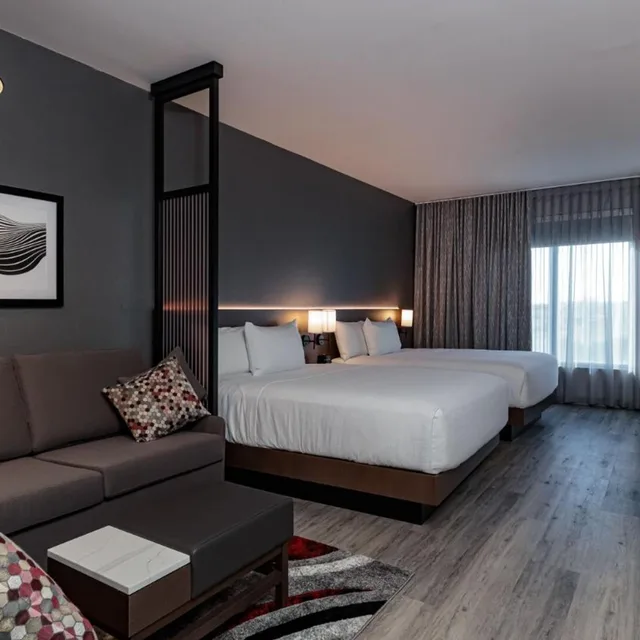 غرفة بسريرين كوين مع أريكة في طابق مرتفع، Hyatt Place Toronto Brampton 2/5
