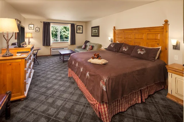 غرفة بسرير كينج في الطابق الأرضي، Bavarian Lodge 1/2