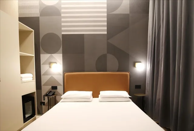 Room, Queen Bed, The B Place 7/10