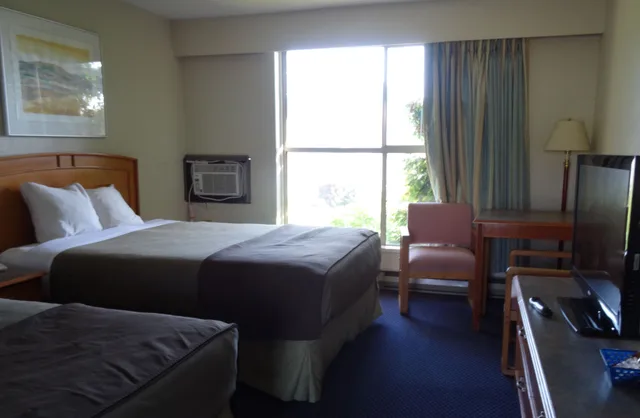 غرفة بسريرين مزدوجين، Hospitality Inn 1/3