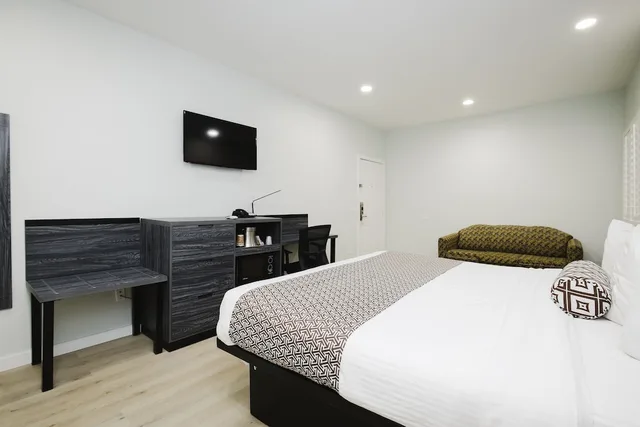 غرفة قياسية بسرير كينج بمطبخ صغير، Sapphire Inn & Suites- Deer Park 3/9