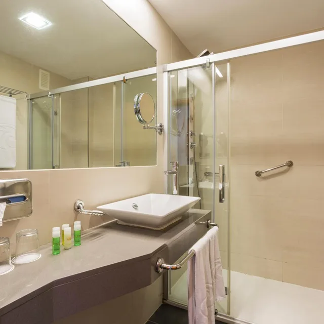 غرفة ديلوكس بسرير مزدوج، Palladium Hotel Cala Llonga - Adults Only 5/6