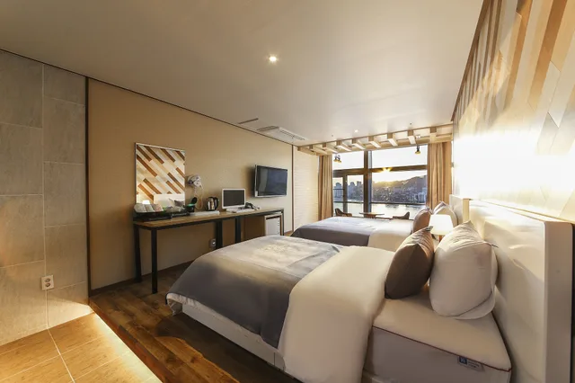جناح بسريرين منفصلين وسرير كوين، The Marine View Hotel 6/10