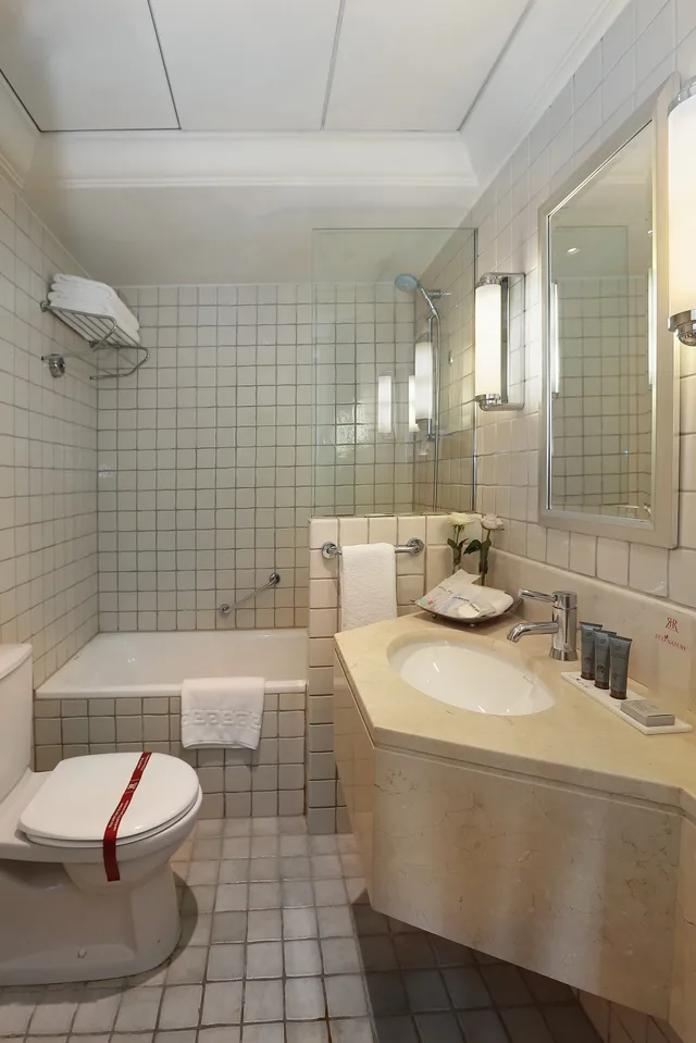 جناح جونيور بسرير كوين، Le Royal Hotel Beirut 2/2