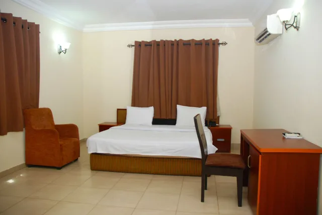 Business, Suite, Queen Bed, Wing 2، KNIGHTSBRIDGE HOTEL 2/3