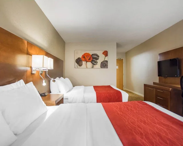 Standard, 2 Queen Beds, Comfort Inn Mont Laurier, QC 1/4