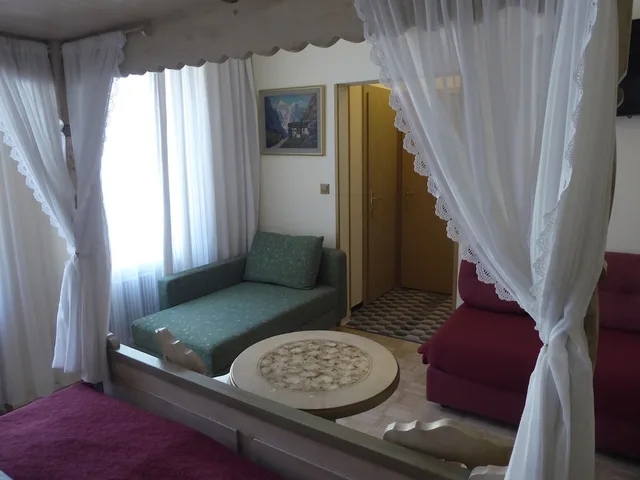 غرفة رباعية بسرير مزدوج وسريرين منفصلين، Adlerhof 6/10