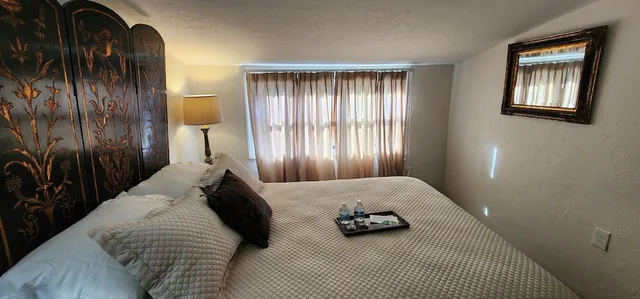 جناح بسرير كوين، Lily Creek Lodge 3/8