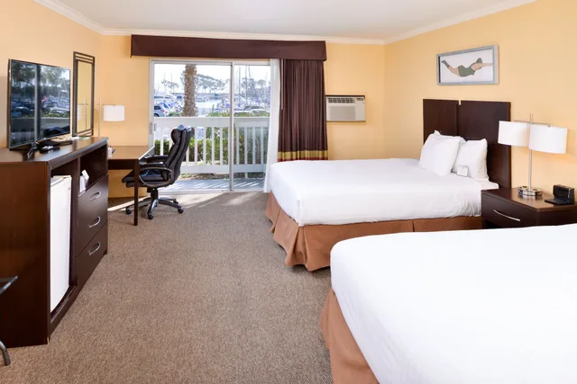 Deluxe, 2 Queen Beds, Harbour View, Dana Point Marina Inn 2/4