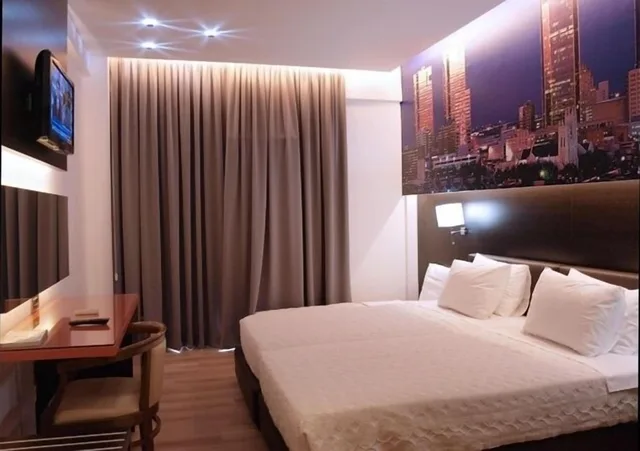 غرفة ثلاثية، ATHENS CITY HOTEL 2/9