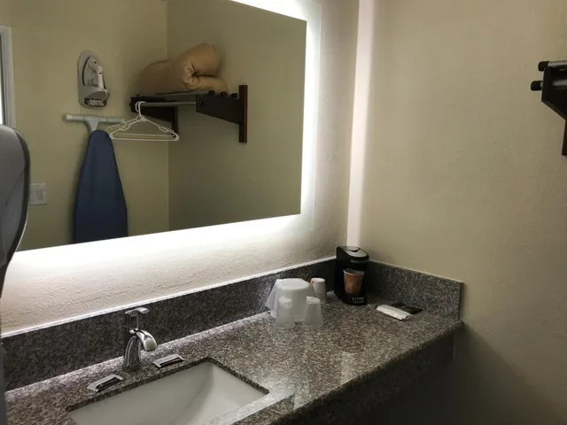 غرفة بسريرين كوين، Colton Inn 2/3