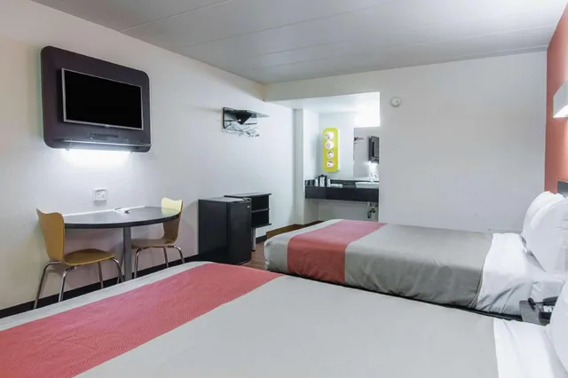 Room, 2 Double Beds, Motel6 Glassboro - Rowan University 3/7