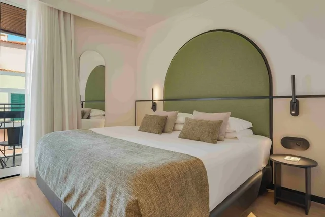 Classic, Double Bed, Balcony, The Editory Garden Carmo Funchal 9/10