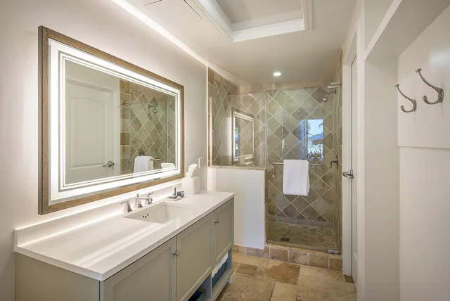 Resort, 2 Queen Beds, Sofa، Hawks Cay Resort 4/4