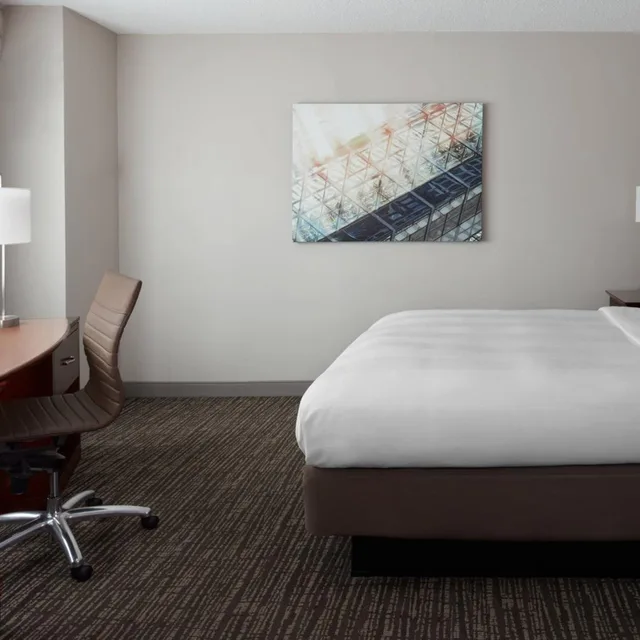 غرفة بسرير كينج، Marriott Eaton Centre Toronto 3/16