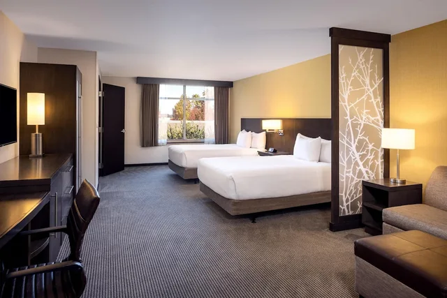 غرفة بسريرين كوين مع أريكة لذوي الإعاقة، Hyatt Place Santa Cruz 1/3