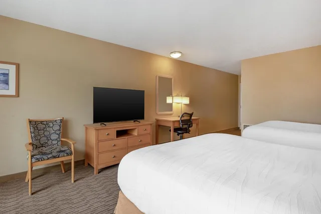 غرفة قياسية بسريرين كوين بإطلالة على الجبل يُسمح فيها بالحيوانات الأليفة، Best Western Plus Ocean View Resort 10/10