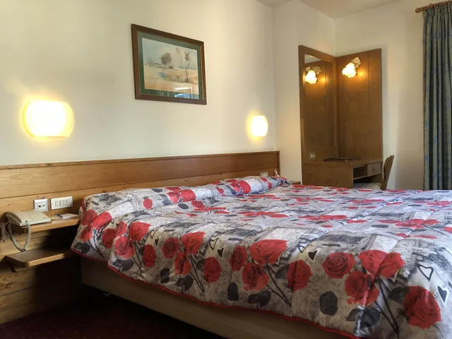 غرفة قياسية ثلاثية بسرير كوين وسرير فردي، Majoni Hotel 2/10