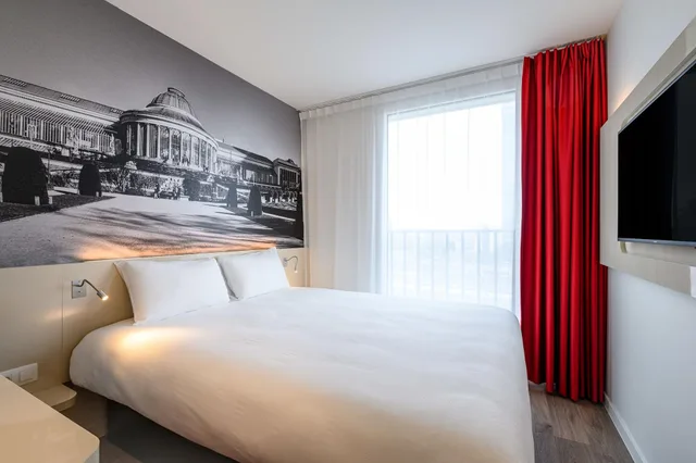 Classic, Double Bed, B&B HOTEL Brussels Centre Gare du Midi 1/4